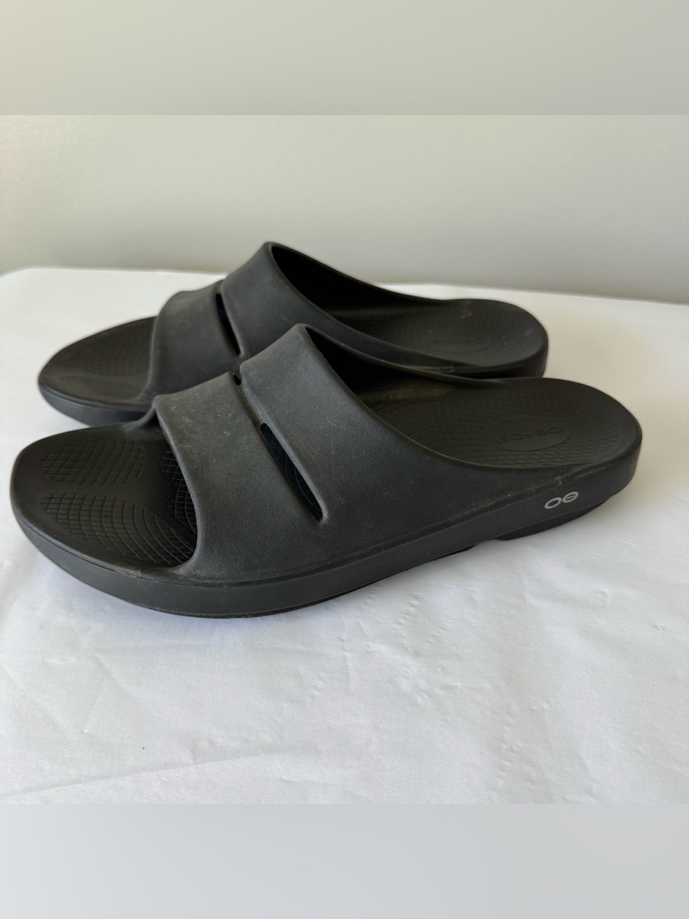 OOFOS Size 12 Men’s Black Slides Sandals